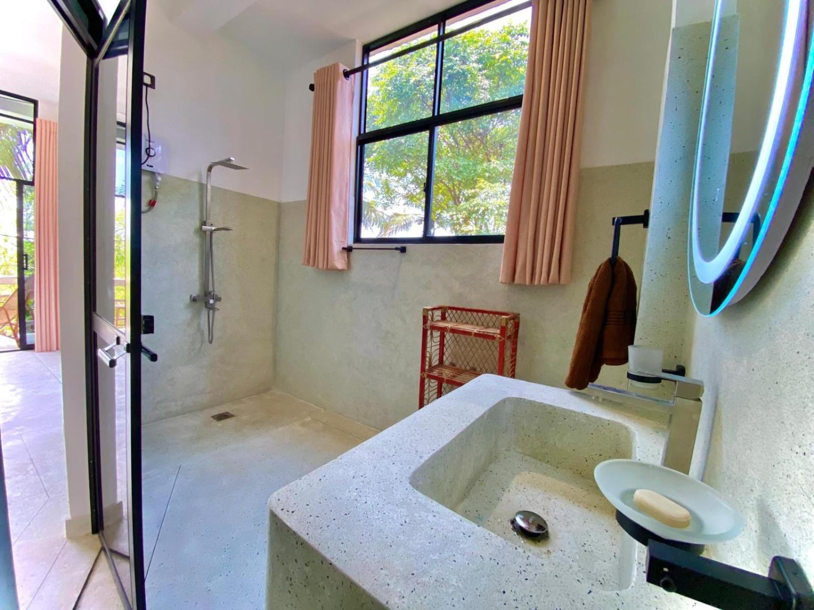 מלון מידיגמה איסט Lotus Surf House מראה חיצוני תמונה