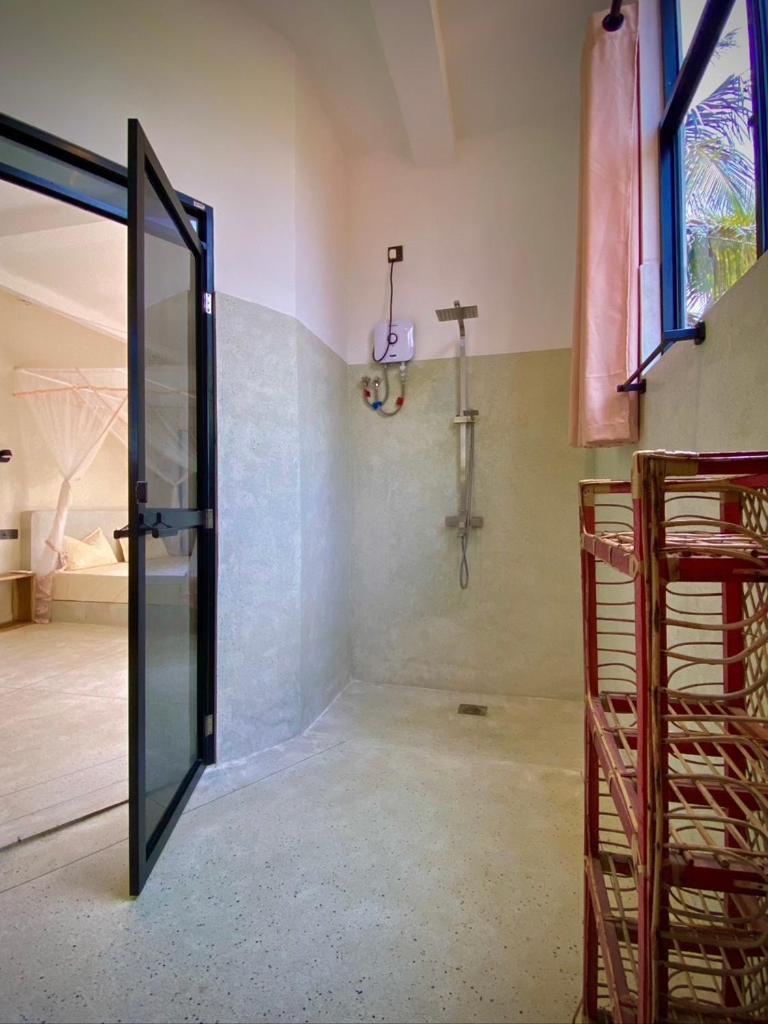 מלון מידיגמה איסט Lotus Surf House מראה חיצוני תמונה